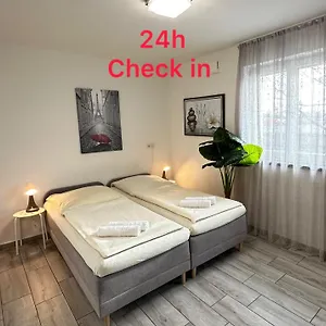 Modern Living Kueche Netflix Inklusive Lage , Нюрнберг Германия